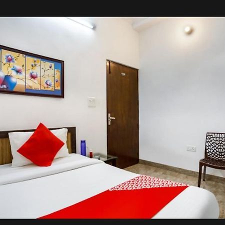 Hotel Surya Inn Ню Делхи Екстериор снимка