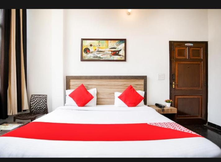 Hotel Surya Inn Ню Делхи Екстериор снимка